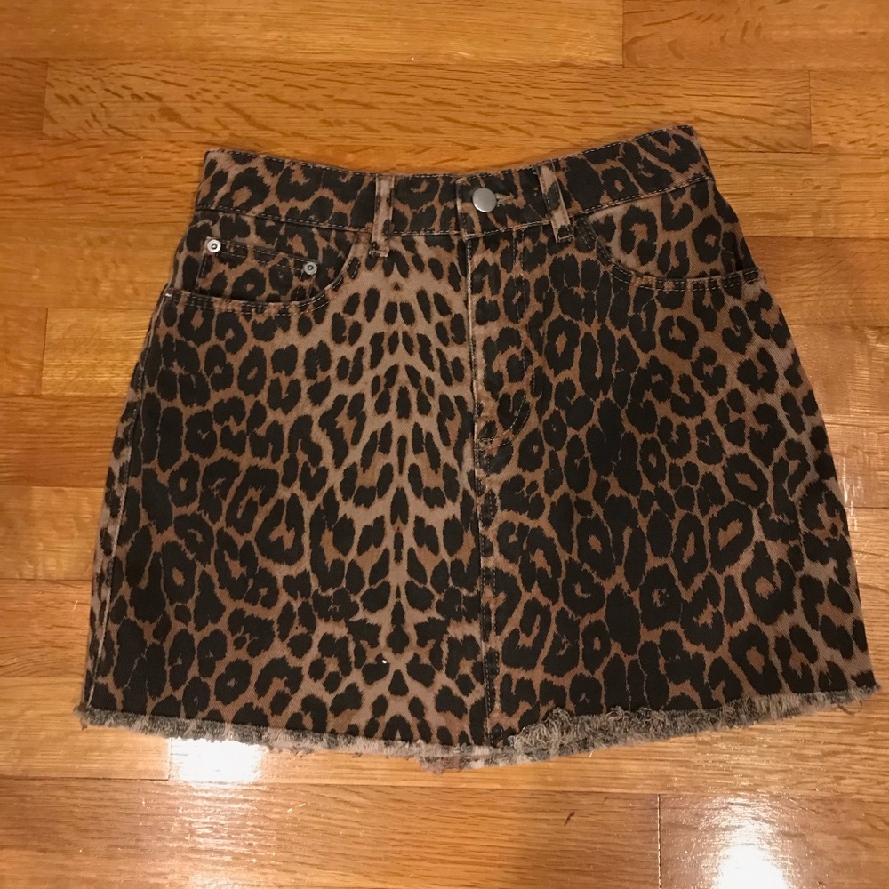 animal print mini skirt